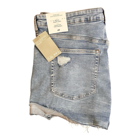 H&M Distressed Mom Fit Stretch Jean Shorts Cuffed High Rise Light Wash Size 18 - Picture 7 of 12
